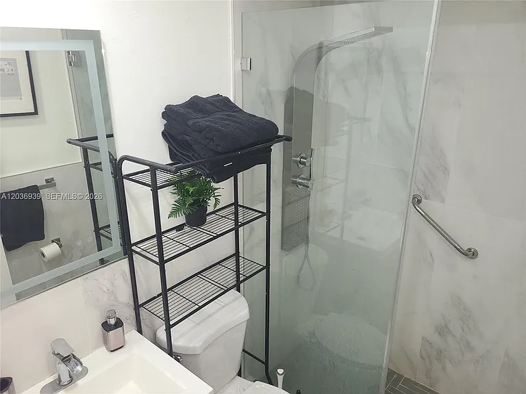 168 NW 32nd St #6 — Photo 11