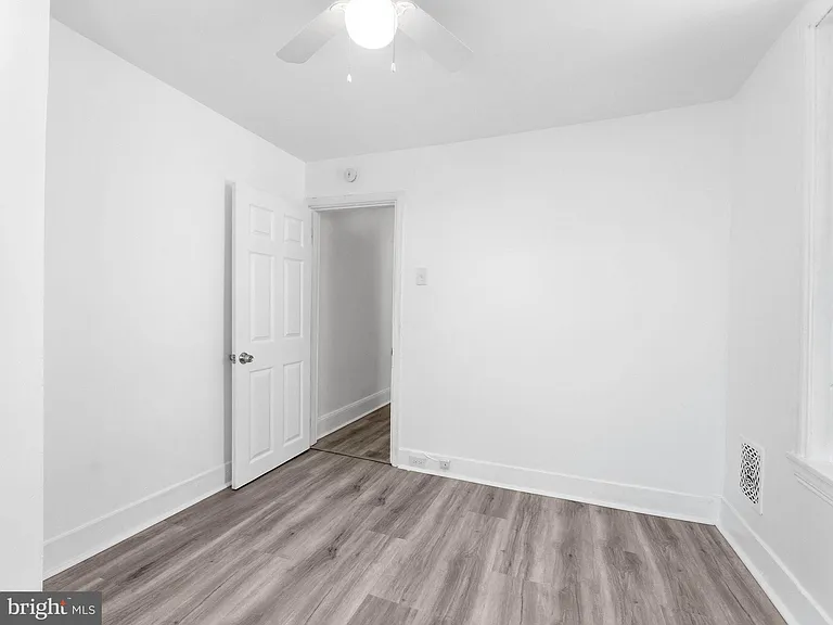 1831 E Clementine St — Photo 18