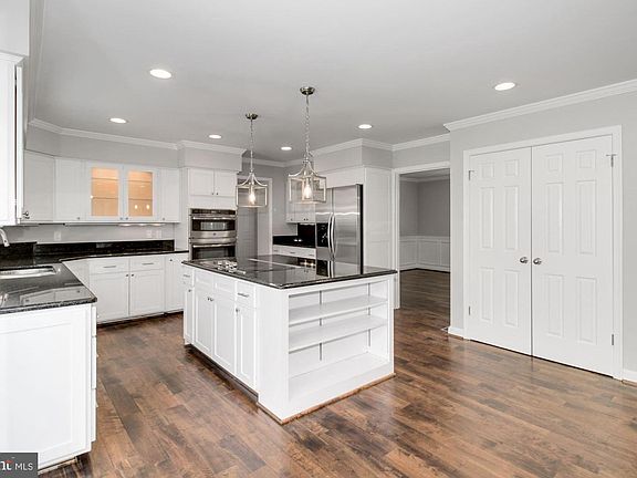 2nd image of 2020 Huntcliff Dr