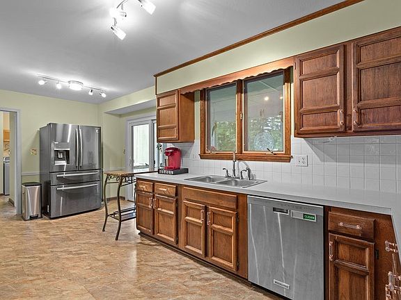 4th image of 4567 Meadowridge Dr