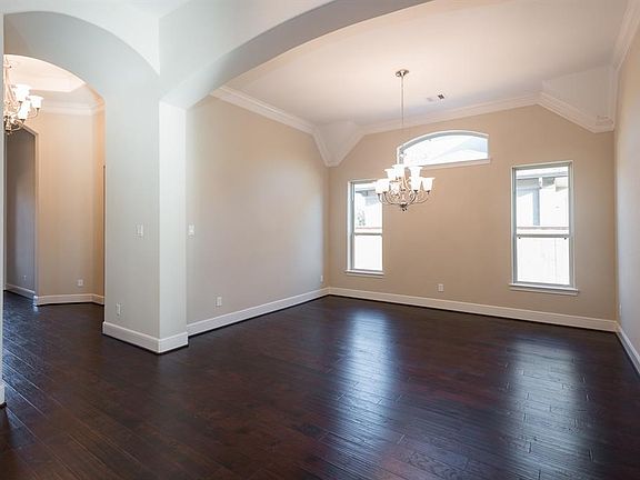 3rd image of 143 Ballantyne Dr