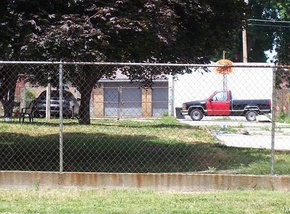 3rd image of 1437 Sullivan Ave