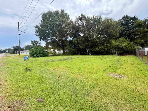 429 Avenue F, Port Neches, TX 77651