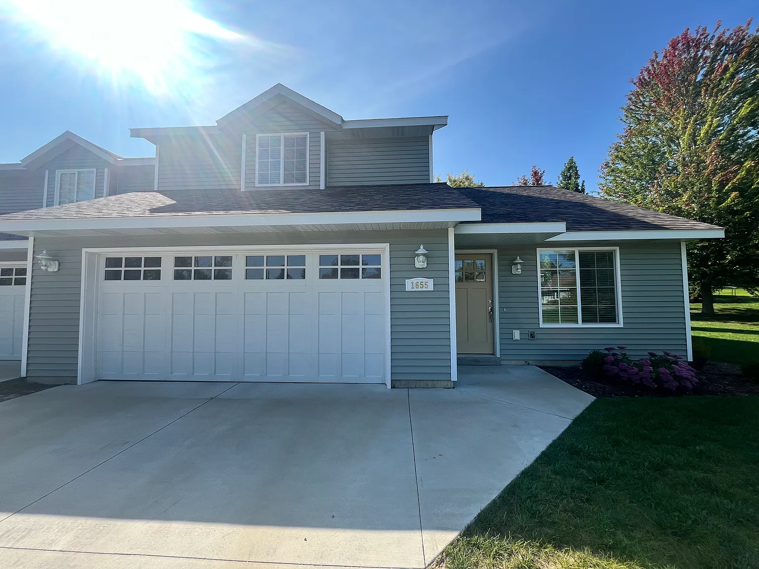 3 bed, 2.5 bath, 10 sqft, $1,948 — Photo 1