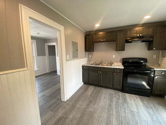 3rd image of 100-106 Main St #102