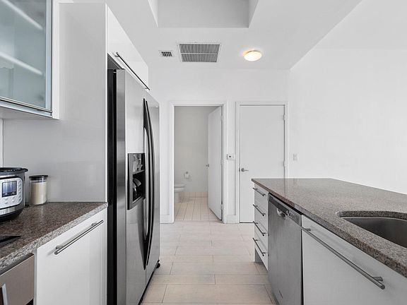 2nd image of 88 S Biscayne Blvd Floor 5002