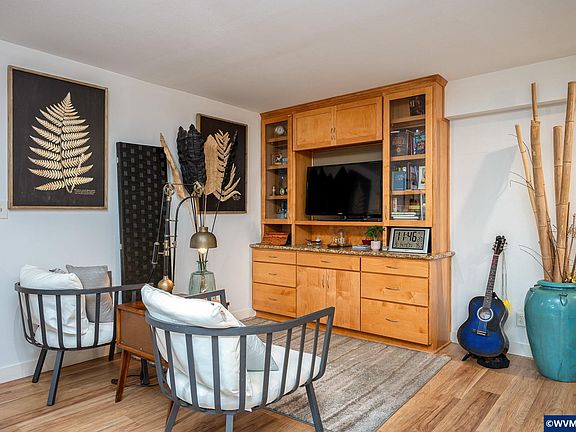 5th image of 2021 SW Main St Unit 32
