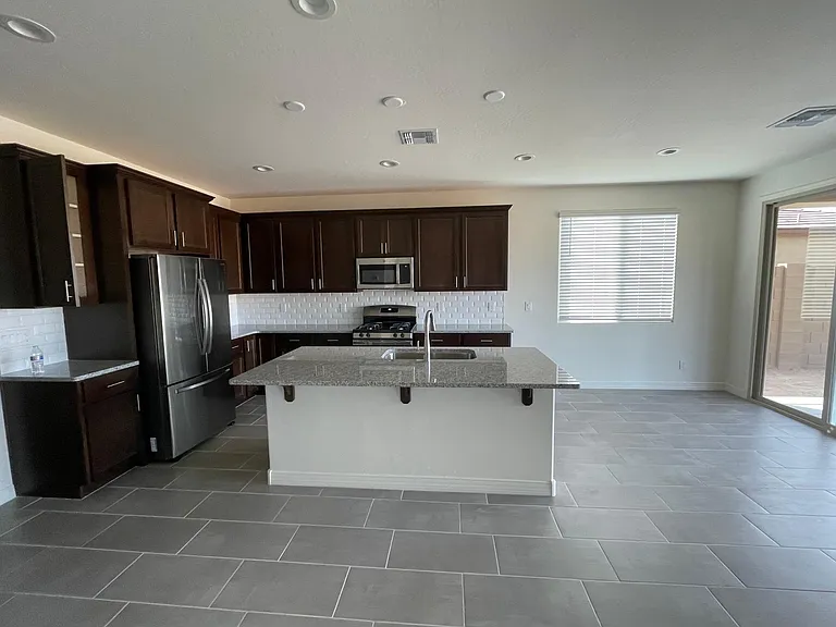 15726 W Jackson St — Photo 8