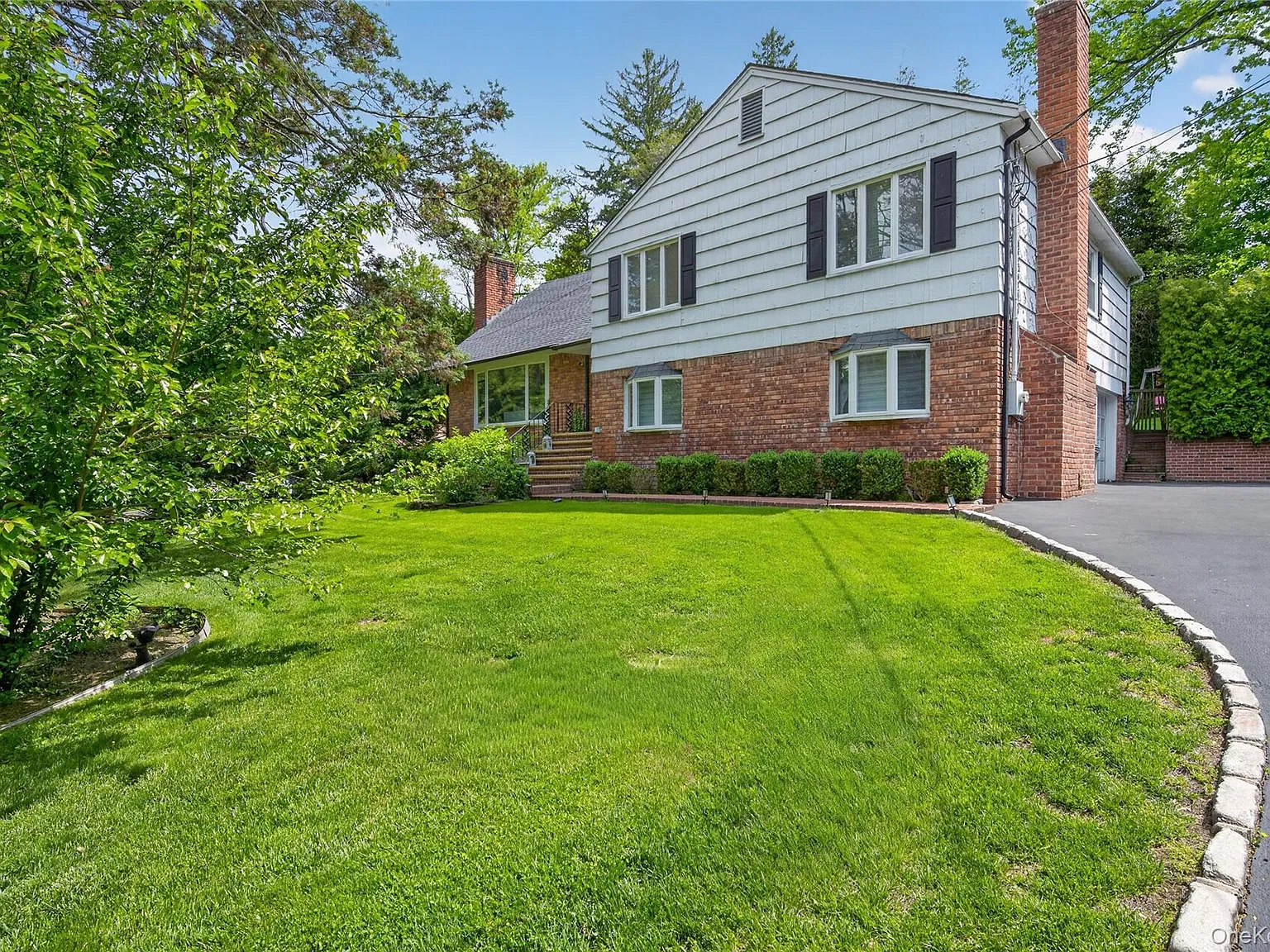 4 bed, 3.5 bath, 2721 sqft, $10,000 — Photo 2