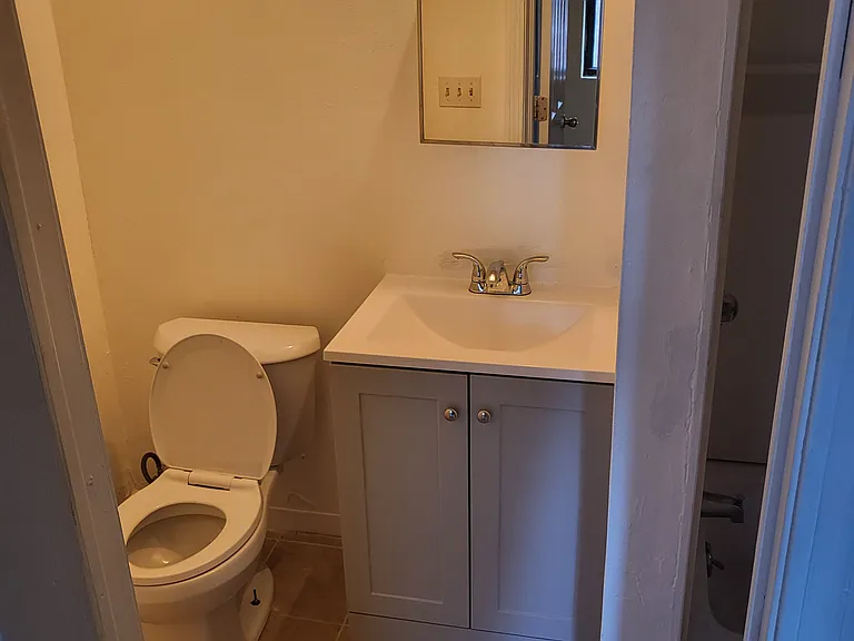 3 Putnam Hts #2E — Photo 4