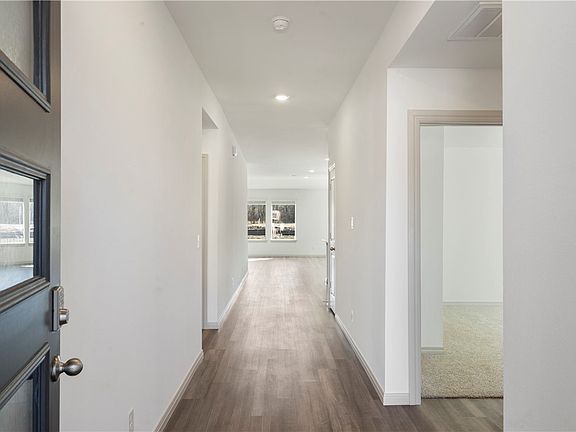 3rd image of 606 W Dusty Ln