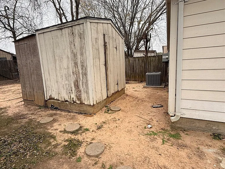 320 Willowick St — Photo 15