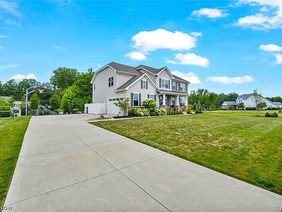2nd image of 2208 Norton Pl