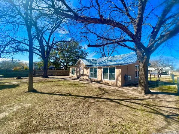 201 E 1st St, Brackettville, TX 78832