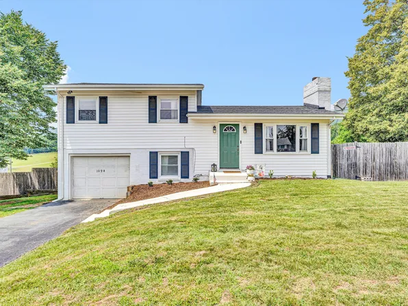 1094 Windstar Cir, Vinton, VA 24179
