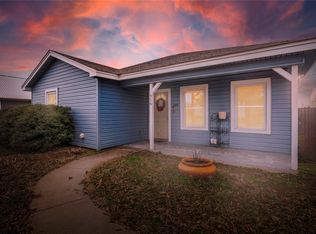 916 E Beth St, Whitney, TX 76692