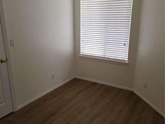 3rd image of 1829 Glenwillow Dr