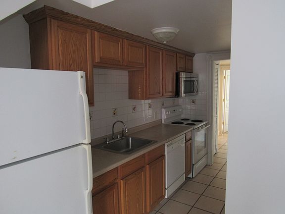 4th image of 811 Bowe St