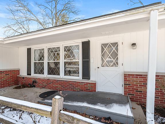 3rd image of 7639 Woodcrest St