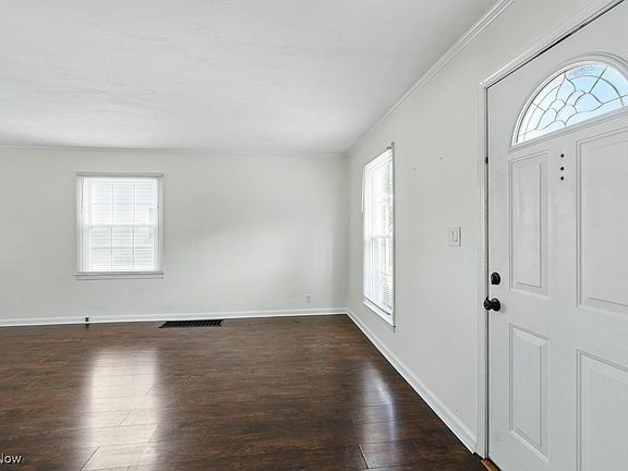 2nd image of 124 Hayes Ave