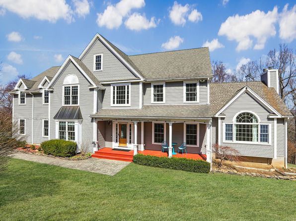 250 Valley Stream Ln, Southbury, CT 06488