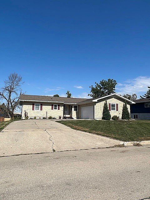 1st image of 304 Rainbow Dr
