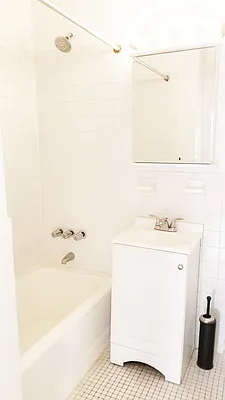 Rented by Dynamik Realty | media 13