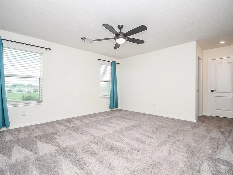 5027 Hickory Deer Ln — Photo 15