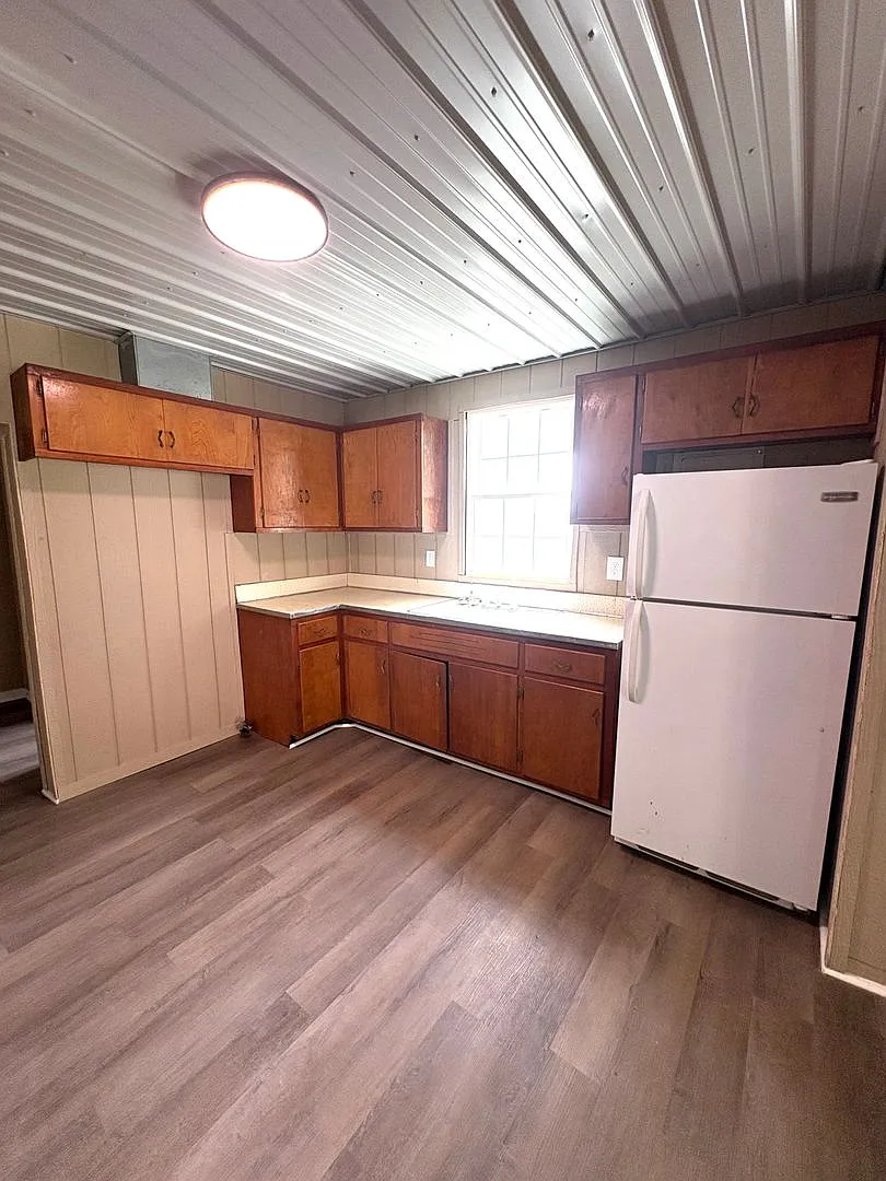 Charming 2-Bedroom Home in Glasgow! — Photo 3