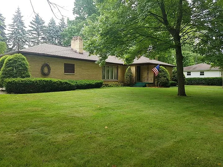 221 Avondale Ave photo 1