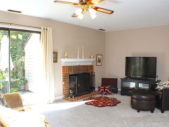 3rd image of 223A Village Ln