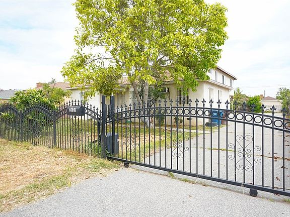 3rd image of 2626 Luder Ave