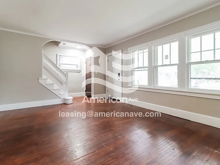 1250883_001_living_room_2.jpg
