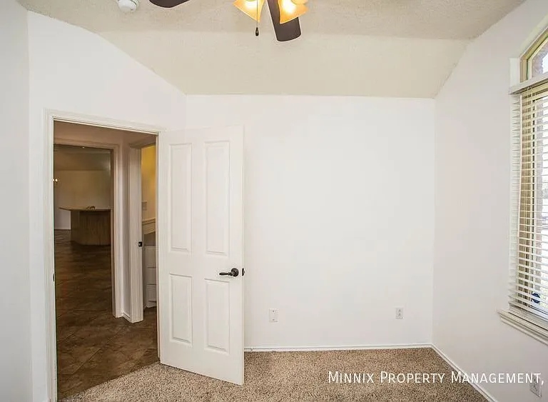 3305 103rd St — Photo 37