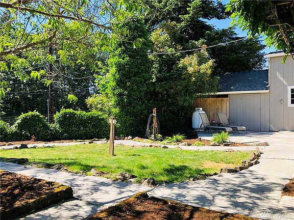 3rd image of 125 Nectarine Dr