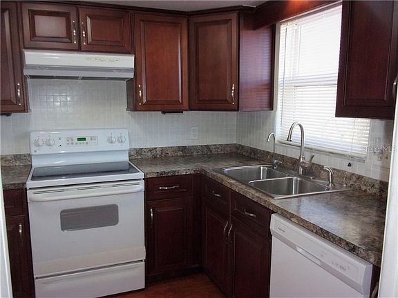 3rd image of 1622 S Lake Ave APT 3