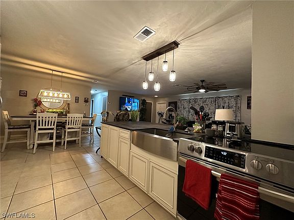 5th image of 715 Willow Dr