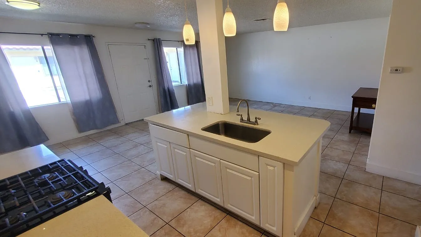 2 bed, 900 sqft, $1,650 — Photo 3