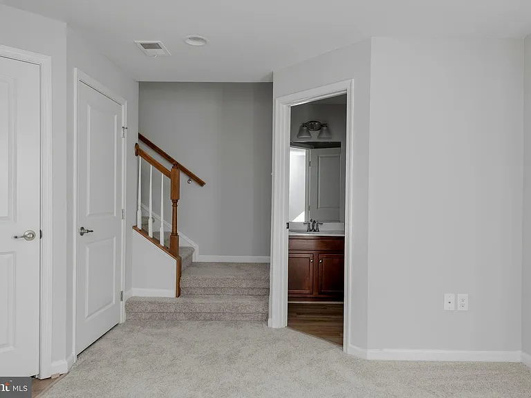 8647 Rosecrans Ln — Photo 27