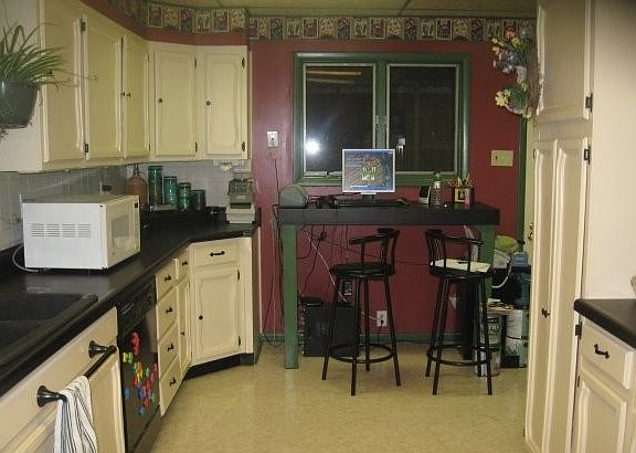 2nd image of 208 Avenue Three St