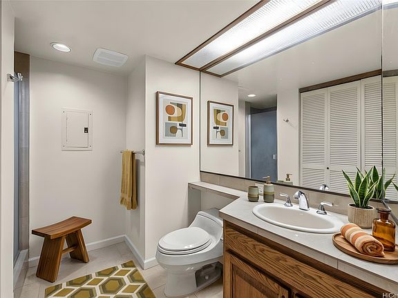 3rd image of 555 Hahaione St APT 3E