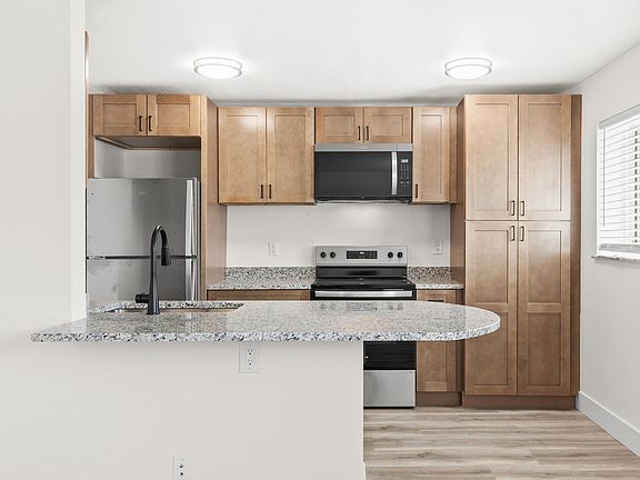 2nd image of 3021 Pestalozzi St #101
