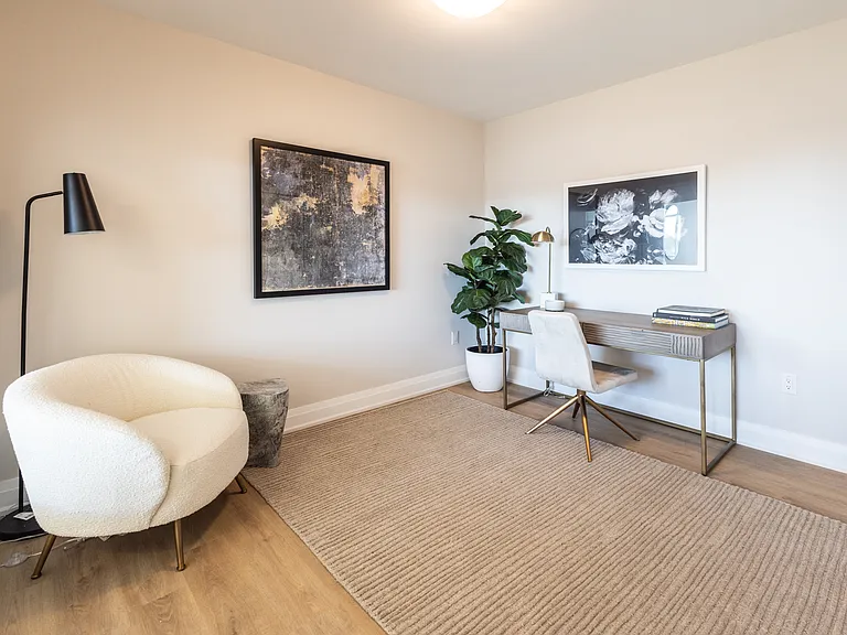 4286 King St E — Photo 58