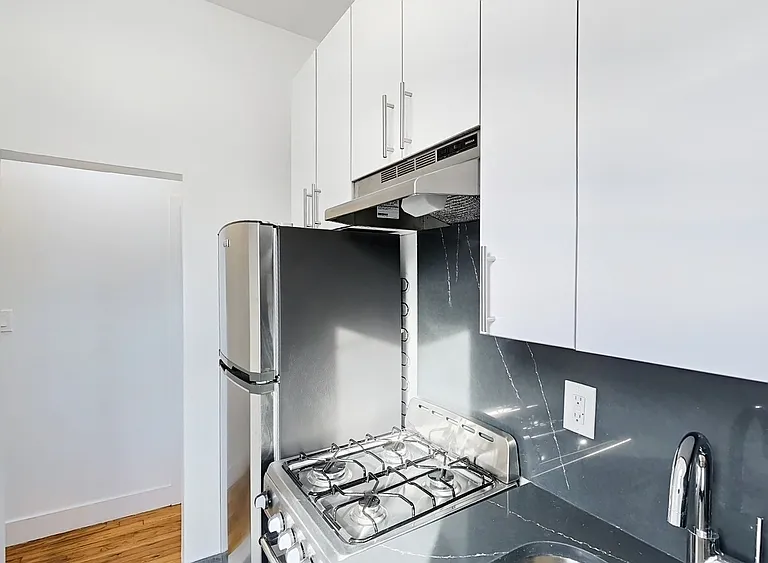 624 E 11th St #5A — Photo 7