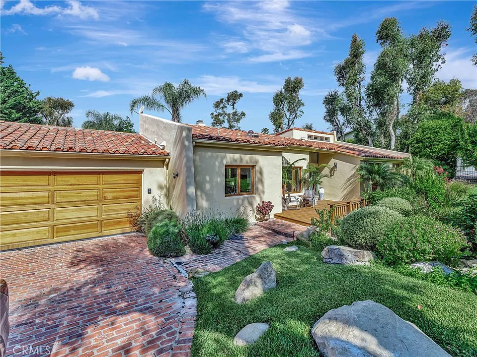 3635 Serra Rd