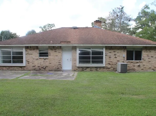 124 E Queens Dr, Slidell, LA 70458
