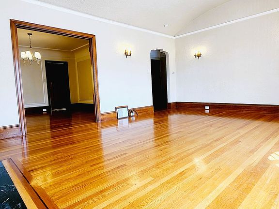 4th image of 2207 18th Ave
