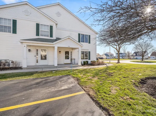 746 Fieldcrest Dr Unit B, South Elgin, IL 60177