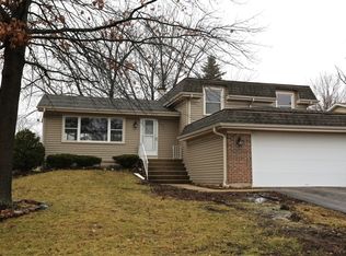 4230 Portage Ln, Hoffman Estates, IL 60192