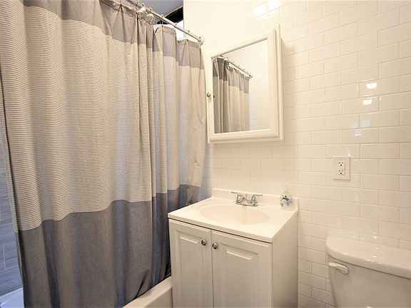 5th image of 330 W 43rd St APT 17